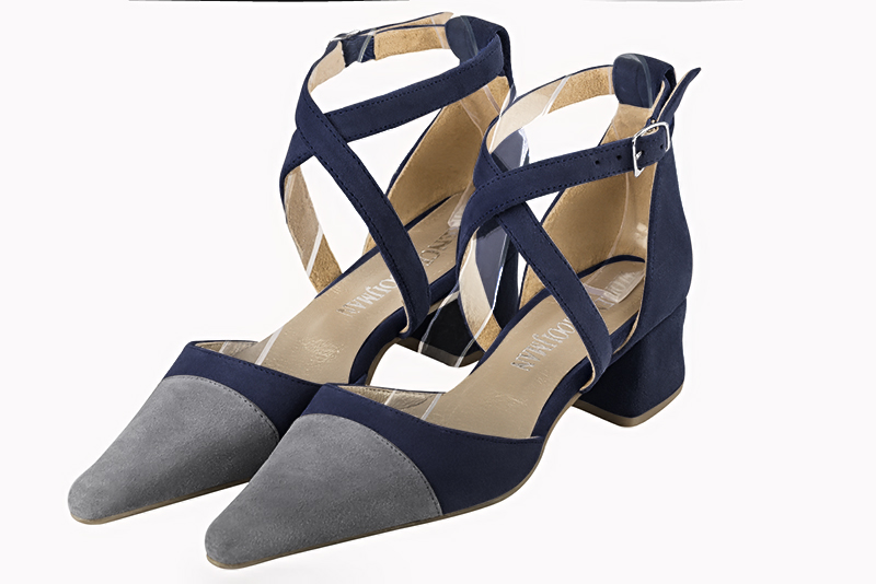 Dove grey and navy blue women's open side shoes, with crossed straps. Pointed toe. Low flare heels. Front view - Florence KOOIJMAN